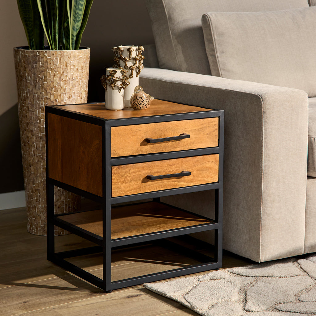 Nachttisch Delta Natur aus Mangoholz, Natur, 45x40x53 cm – moderner Beistelltisch mit 2 Schubladen & Metallgestell