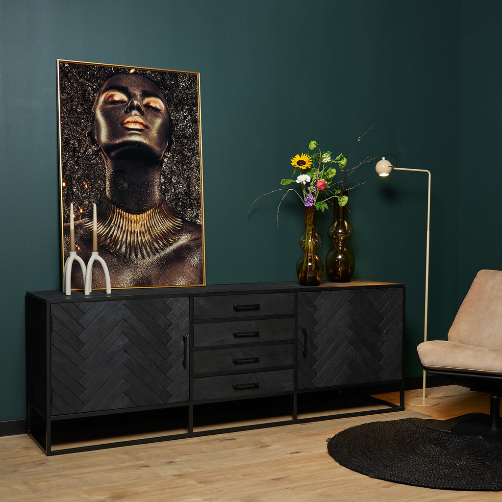 Sideboard Sydney Schwarz – Kommode aus Mangoholz mit Fischgrätmuster, Metallrahmen, 2 Türen & 4 Schubladen, 210 x 45 x 75 cm