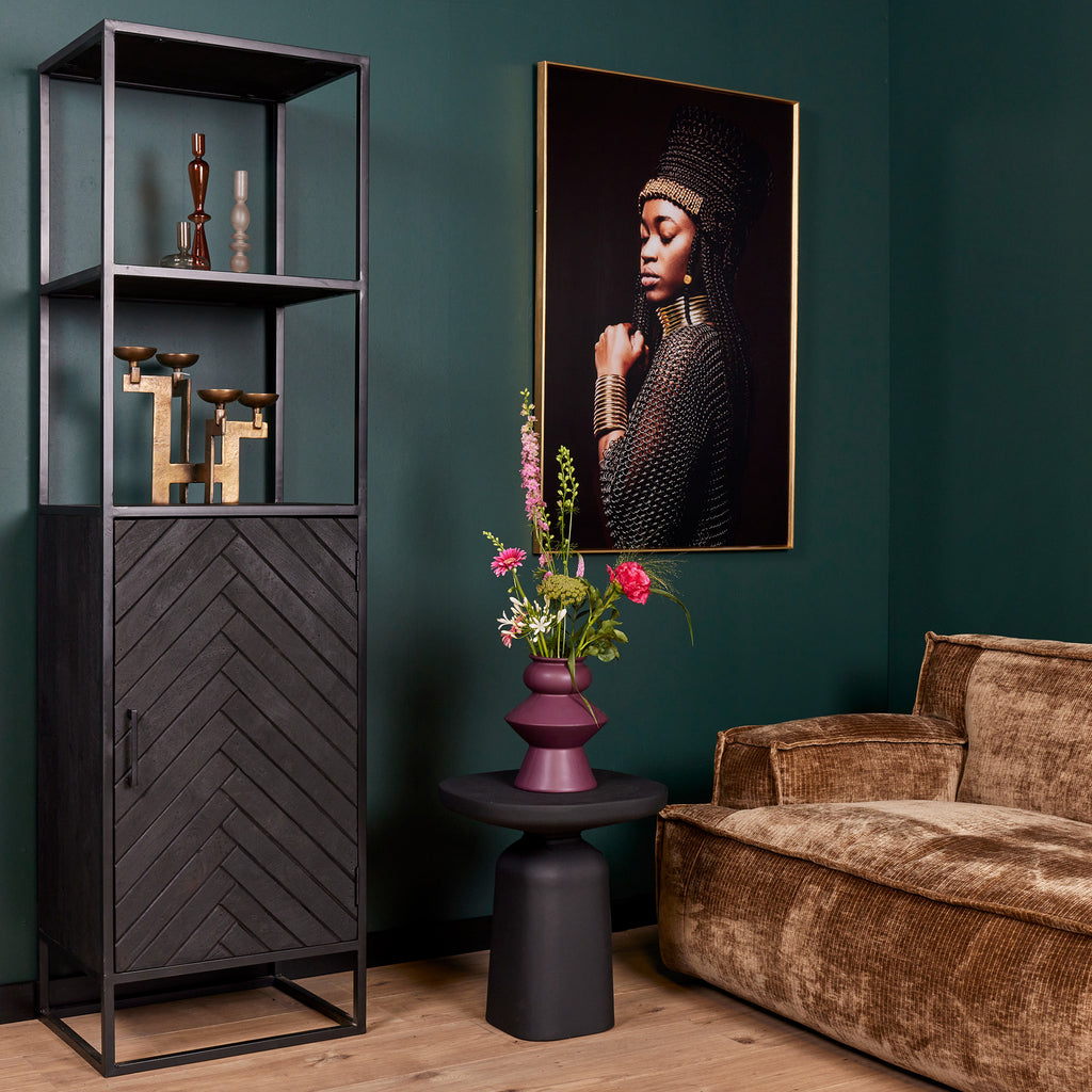 Regalschrank Sydney Schwarz – Mangoholz mit Fischgrätenmuster, 1 Tür & 1 Fach, 55 x 45 x 200 cm