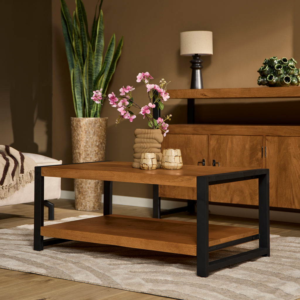 Couchtisch Bori Natur – Rechteckiger Tisch aus Mangoholz & Metall mit Ablagefach, 110 x 60 x 45 cm