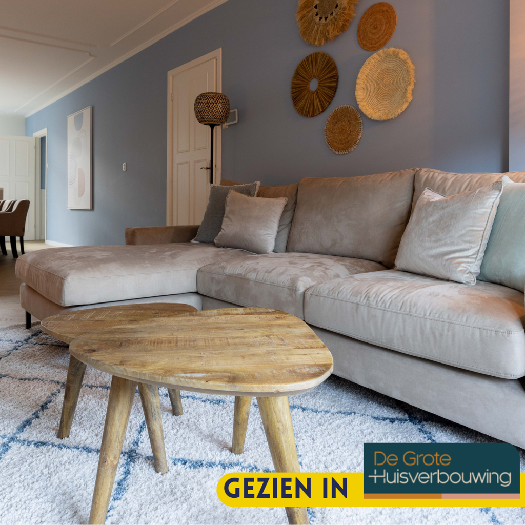 Couchtisch-Set Raven Natur – 2er Set Massivholz-Tische in Dreiecksform, Mangoholz mit Holzbeinen, 60/50×60/50×45/40 cm