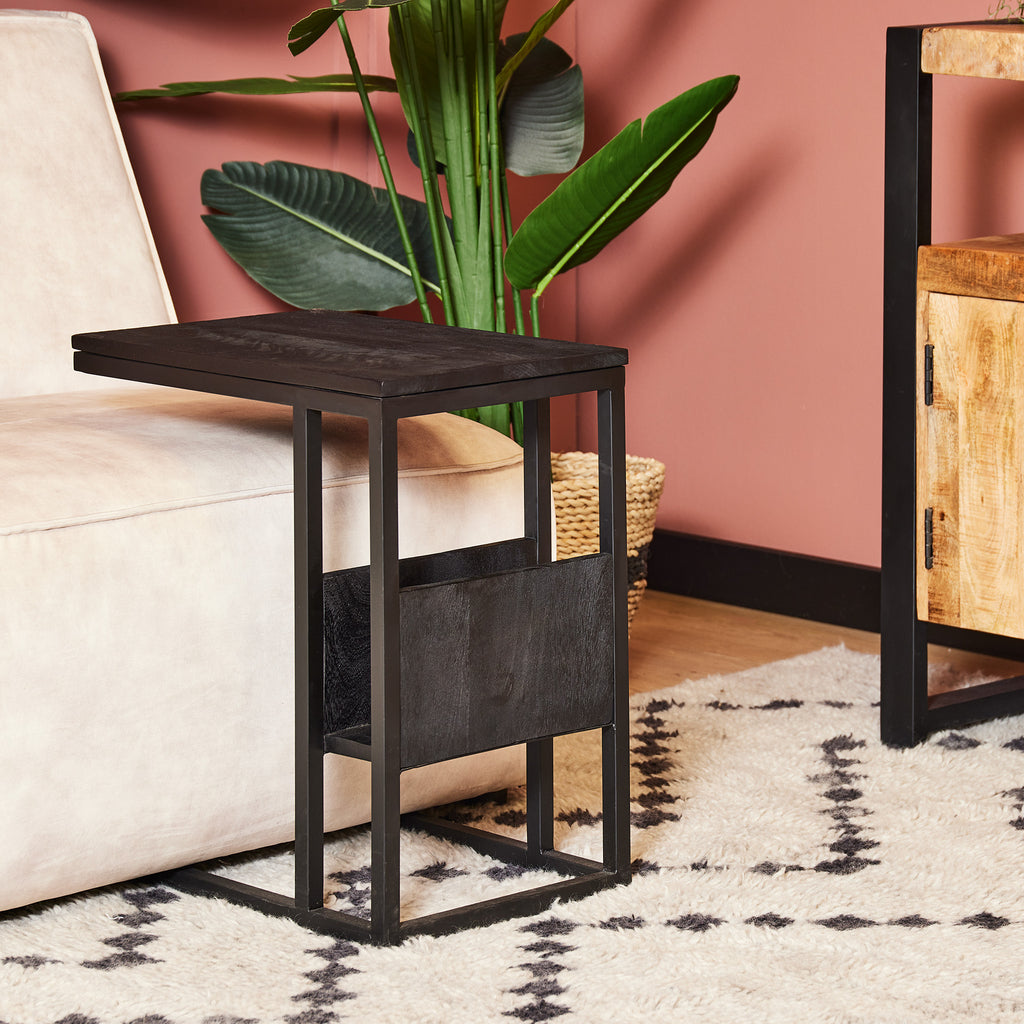 Beistelltisch Slider Schwarz 48x32x53 cm – Mangoholz sandgestrahlt mit Metallgestell