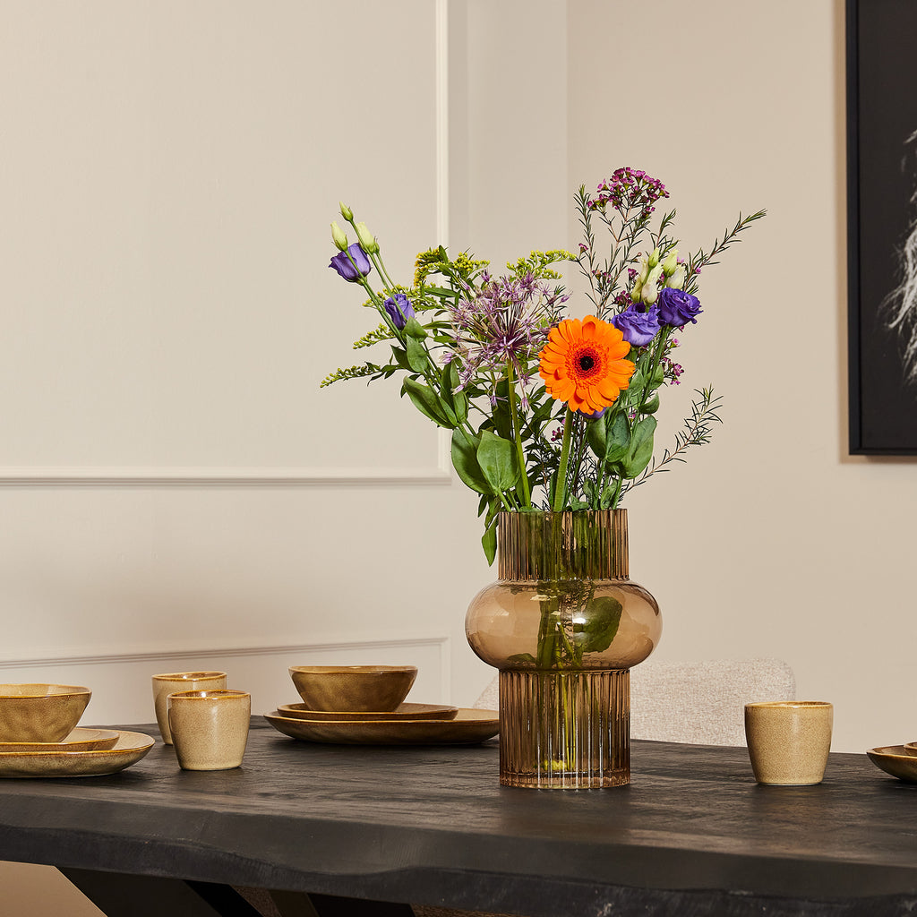 Esstisch Baltimore Schwarz 180x90x76 cm – Massiver Baumstammtisch aus Mangoholz mit schwarzem Gestell | Unikat mit Baumkante