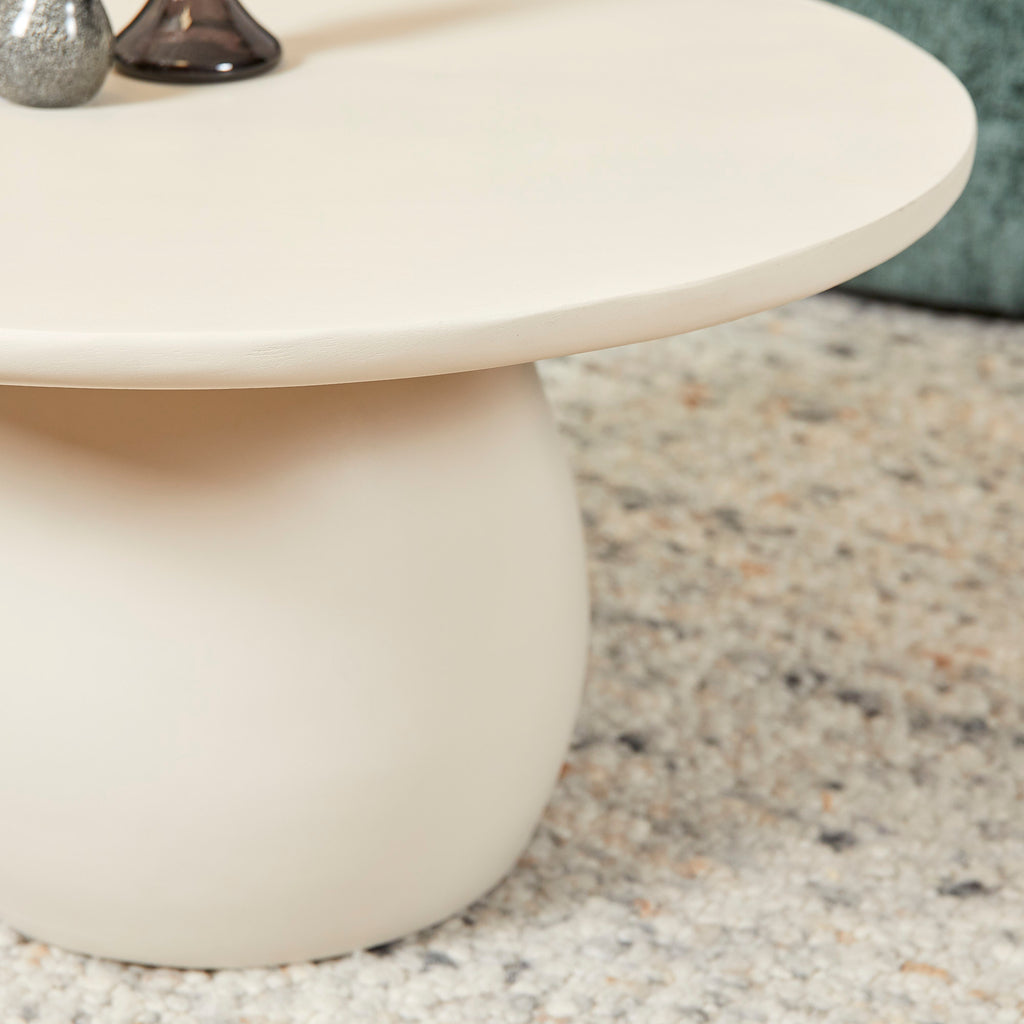 Runder Couchtisch Luna – Mangoholz in Sand-Finish, Ø70 x 38 cm, einzigartiges Design