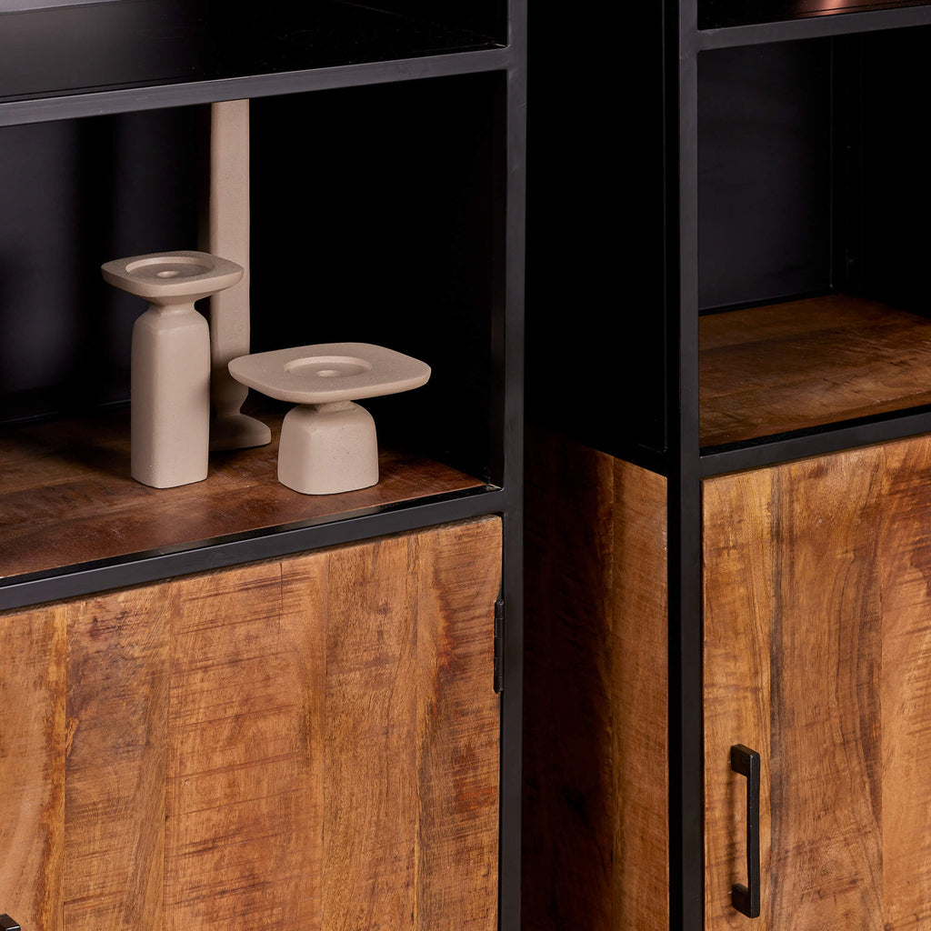 Bücherregal Orlen Mangoholz & Metall 50x40x200 cm – Industrial Regal mit Tür & offenen Fächern