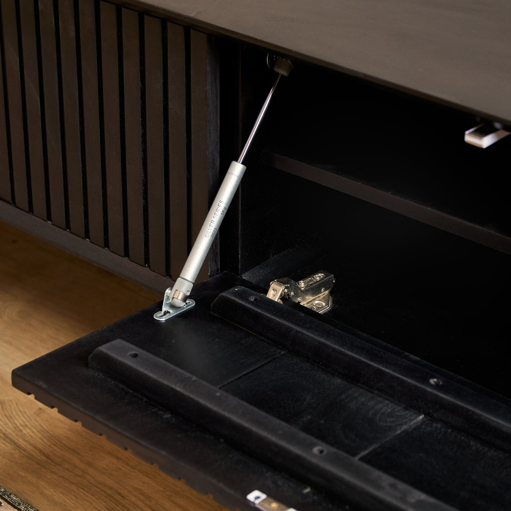 TV-Board Mandy Schwarz – schwebendes Lowboard aus Mangoholz mit Lamellen & Push-to-Open, 200 x 35 x 30 cm