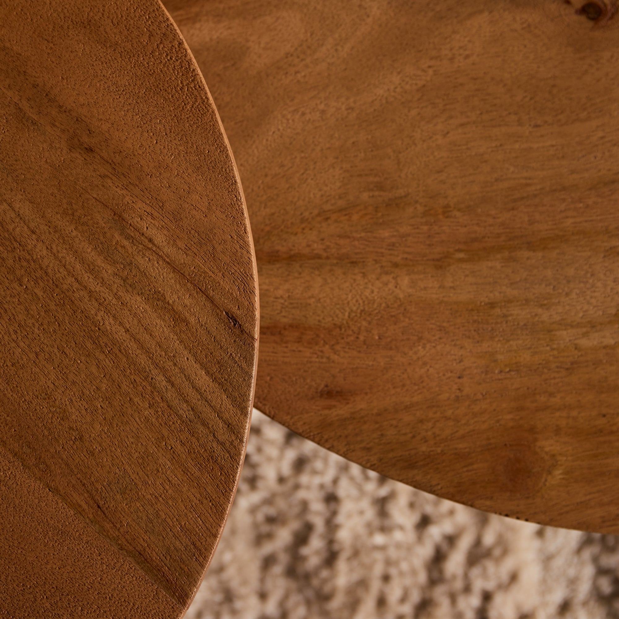 Couchtisch Sole 50x50x46 cm – Runder Wohnzimmertisch aus Mangoholz Natur mit modernem Lattenmuster