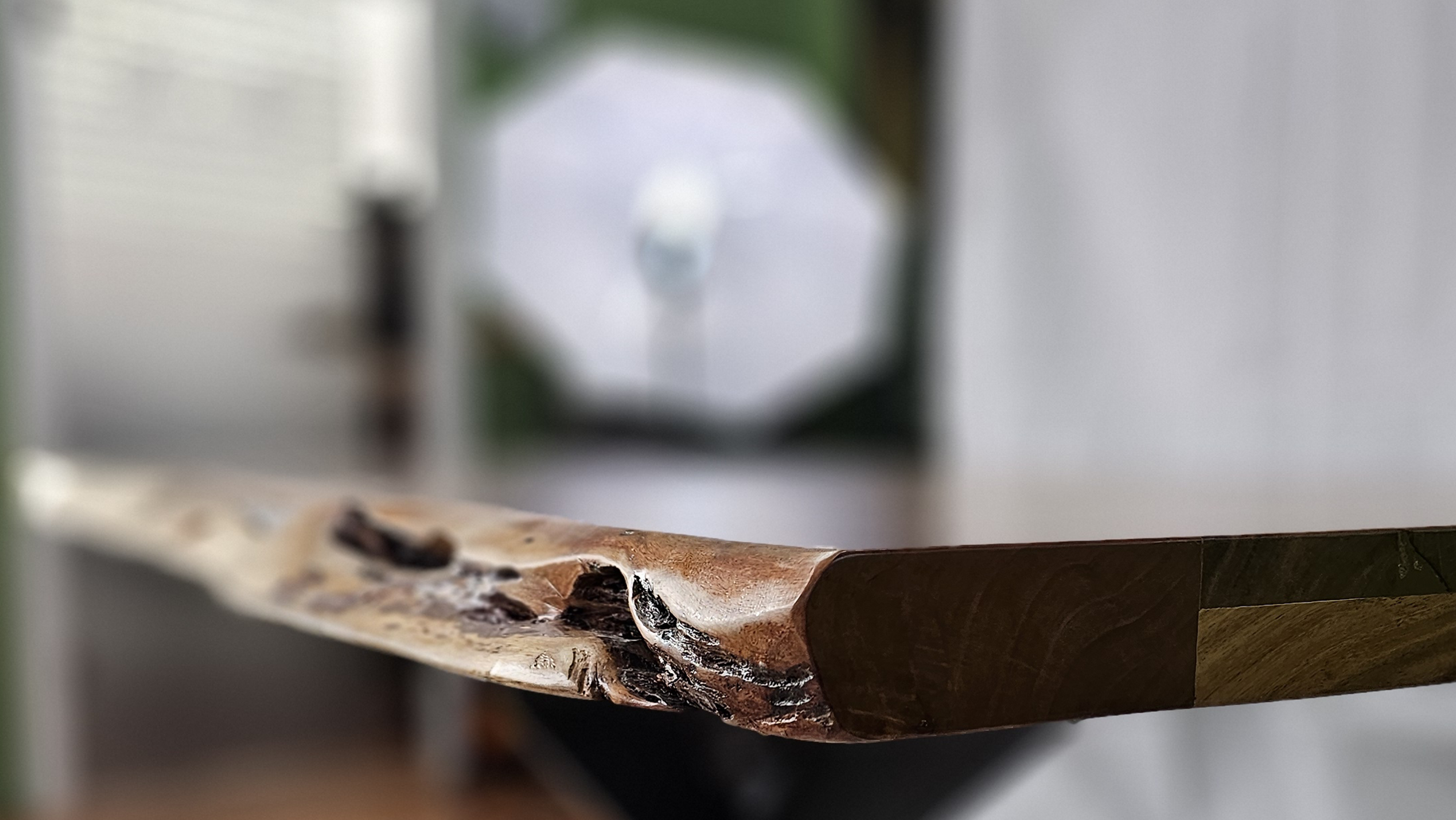 Akazie Esstisch - mit Spider Gestell | Unikat mit Baumkante