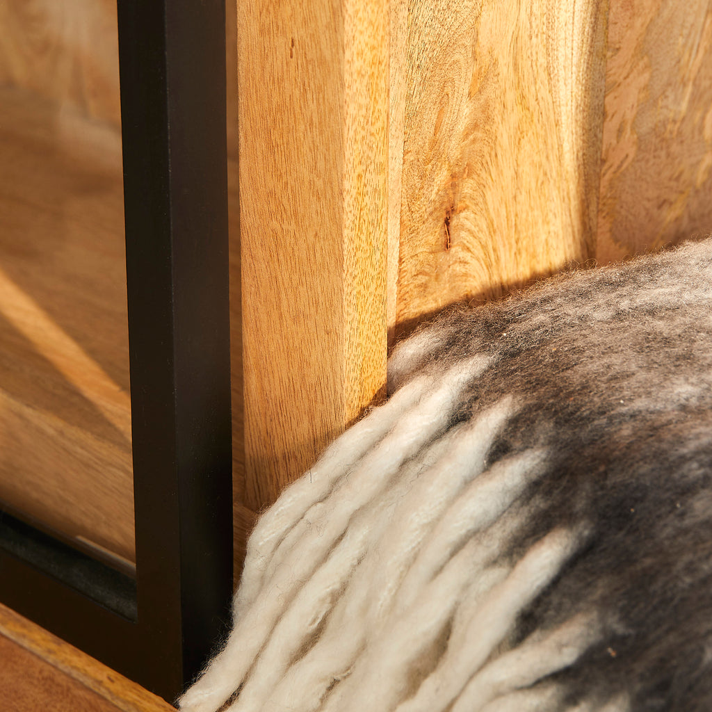 Vitrine Nizza – Mangoholzschrank mit schwarzen Metalltüren, 160×45×220 cm, 4 Türen & 6 Schubladen im modernen Design