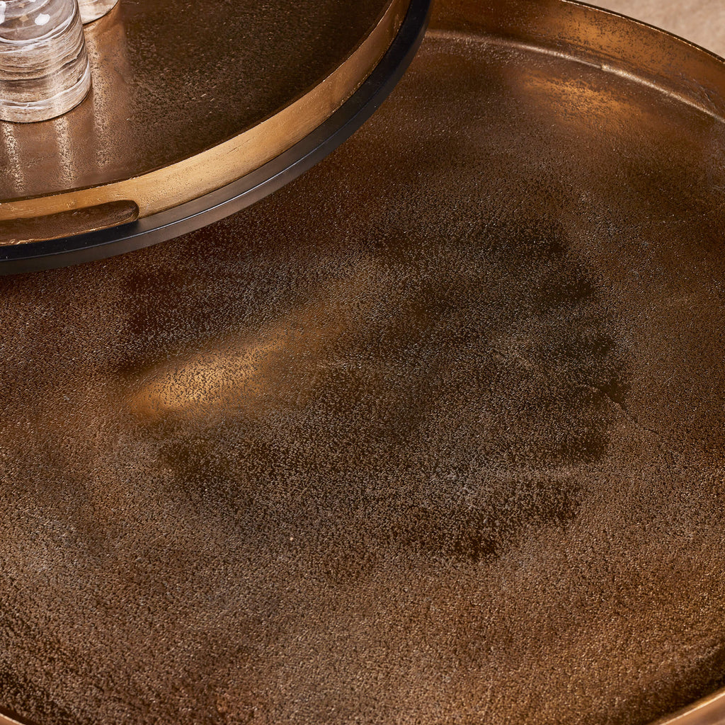 Couchtisch-Set Puck – 2 Tische mit goldenen Aluminiumplatten & schwarzem Eisenrahmen, 78/66 cm