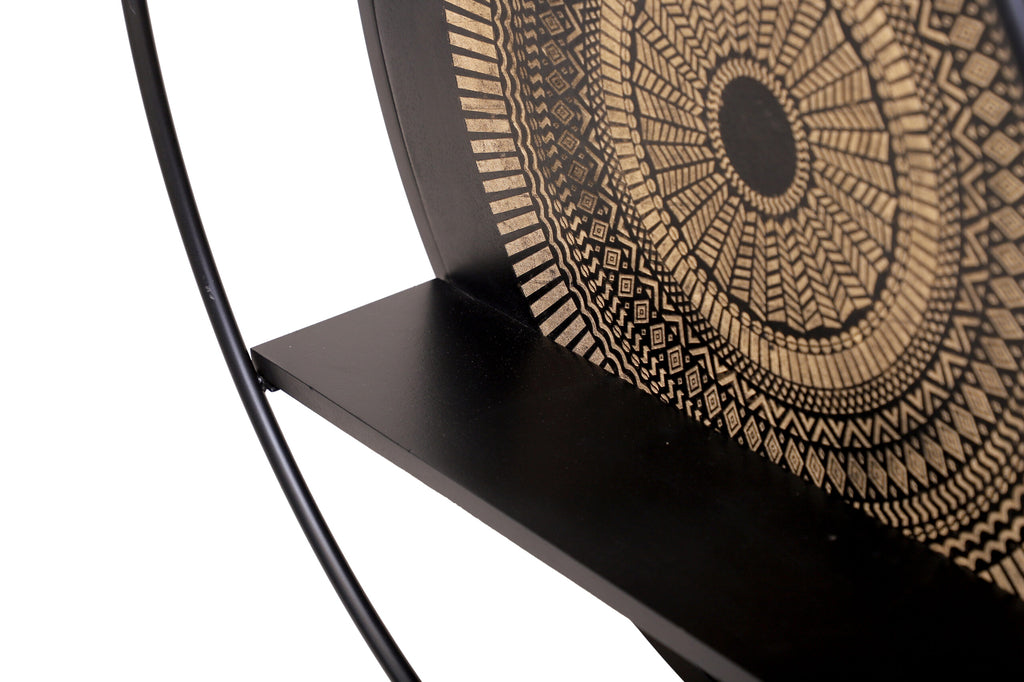 Wandregal Melo Schwarz – Regal aus massivem Holz mit Metallrahmen & dekorativer Holzschnitzerei, 68 x 20 x 68 cm