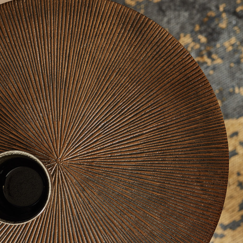 Couchtisch Kate Gold – runder Aluminium Tisch mit schwarzem Gestell, 40×50 cm, stilvolles Design für moderne Wohnzimmer