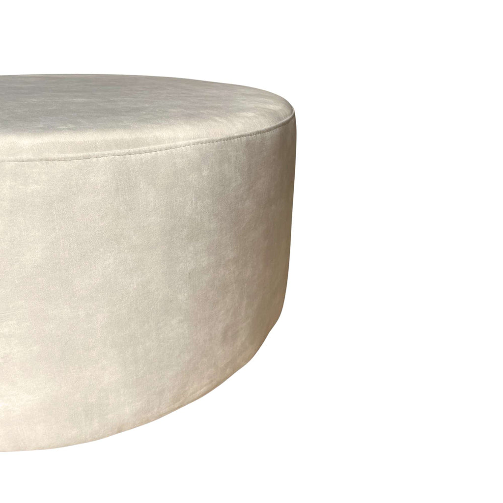 Runder Hocker MeinLieblingsplatz Creme – Vielseitiger Pouf als Sitzgelegenheit, Fußhocker oder Deko-Element, Ø80 x 39 cm