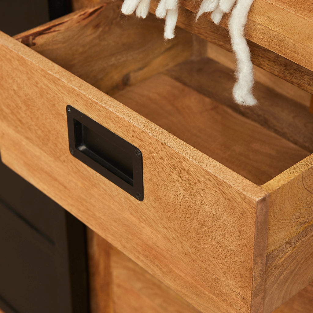 Vitrinenschrank Nizza 200x45x220 cm – Mangoholz Schrank mit 2 Türen & 6 Schubladen im modernen Design