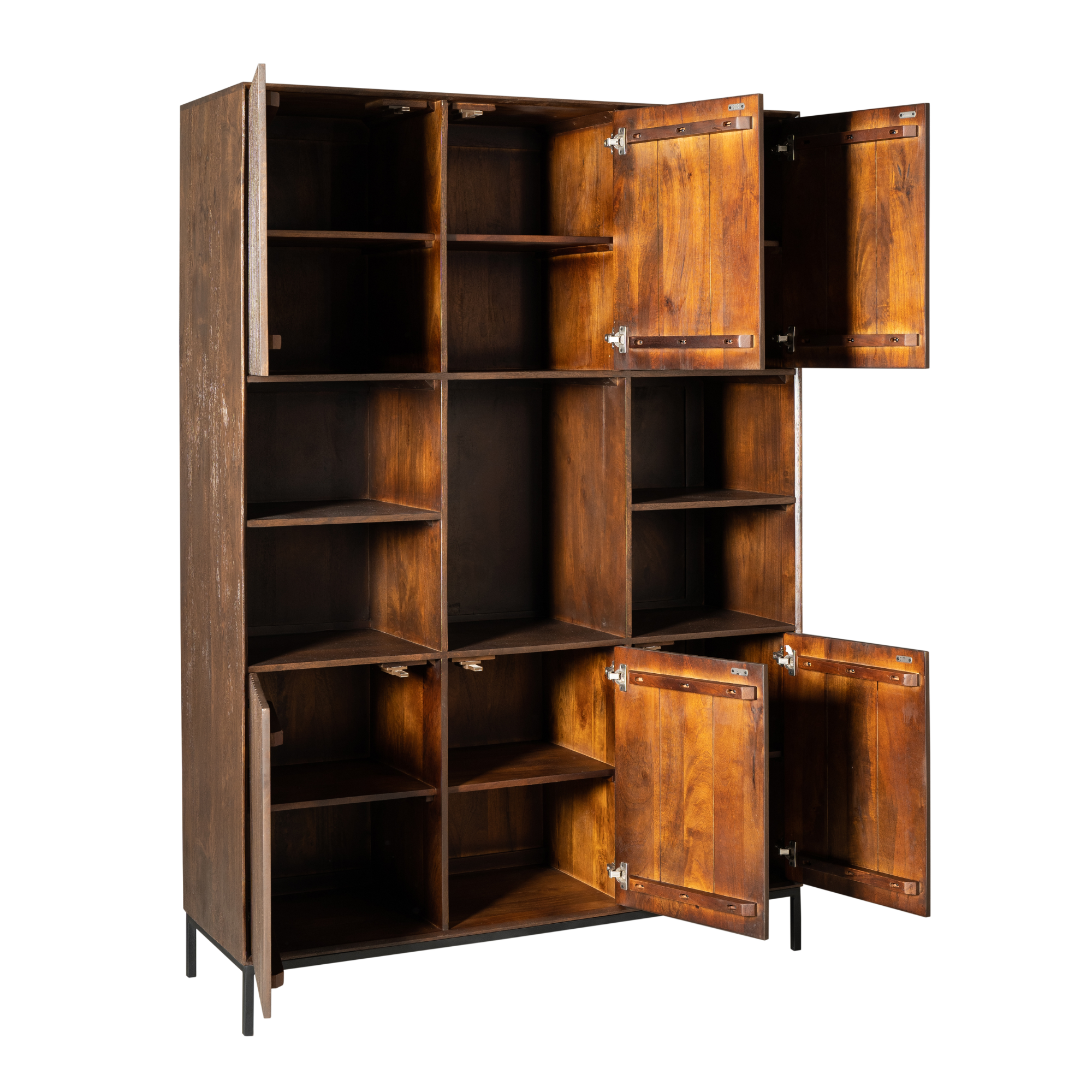 Regal Mandy Braun XL 135x45x200 cm – Massiver Mangoholz Schrank mit Lamellen, 6 Türen & 5 offene Fächer im braunen Finish & Metallrahmen